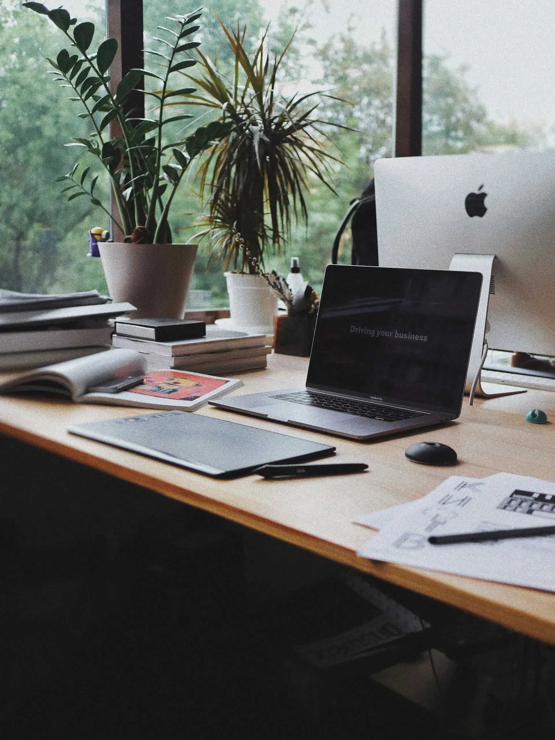 computer on desk olena-bohovyk-dIMJWLx1YbE-unsplash